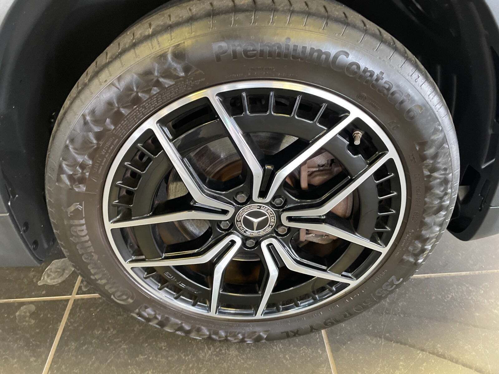 Grå Mercedes EQA250 fra 2021