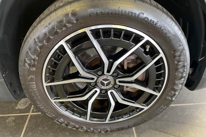 Grå Mercedes EQA250 fra 2021