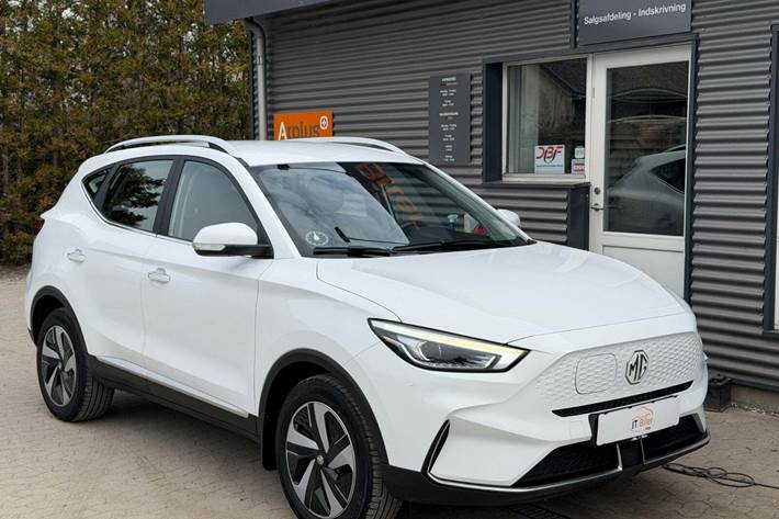 Hvid MG ZS fra 2023 set udefra