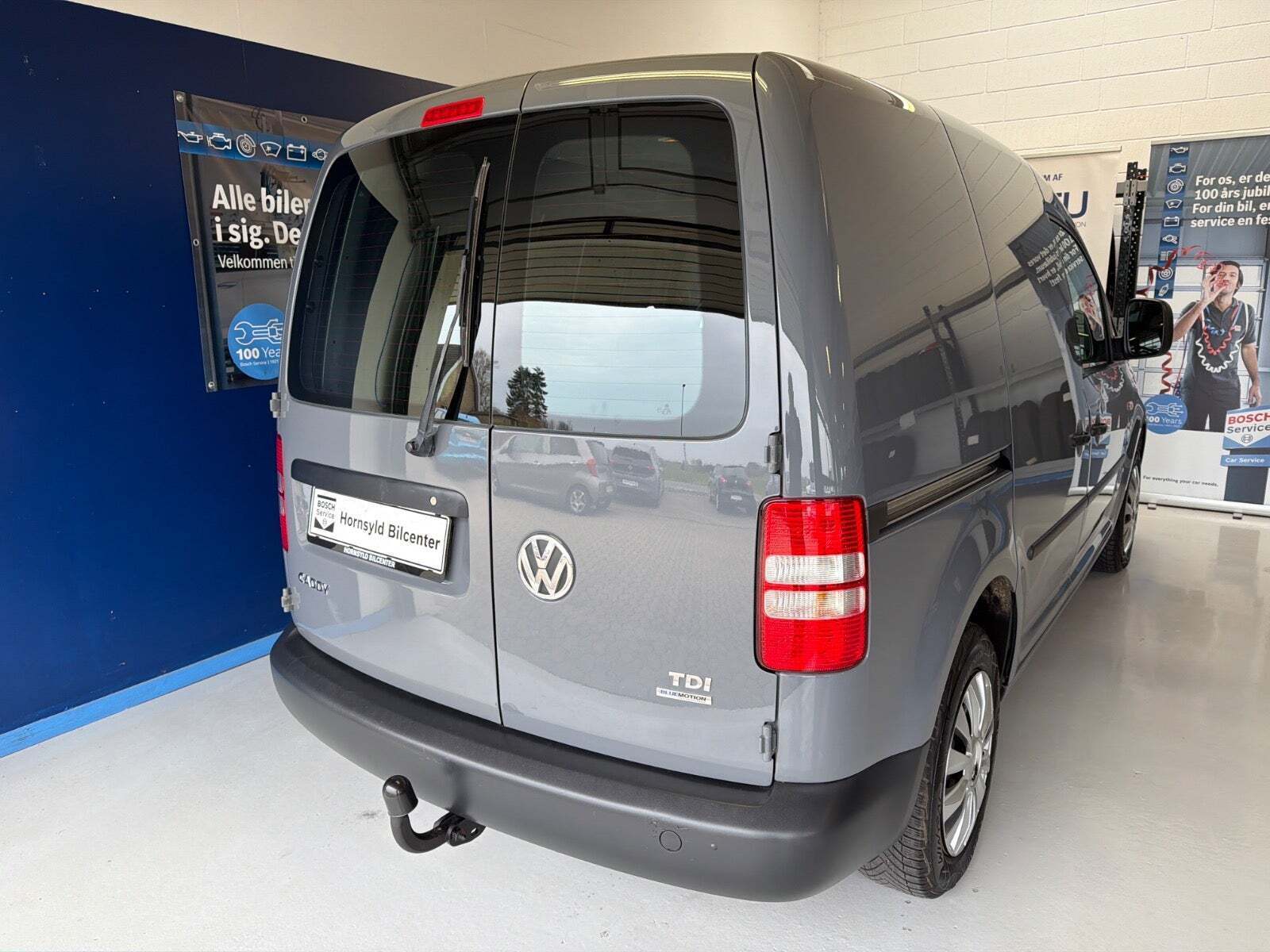 Grå VW Caddy fra 2013