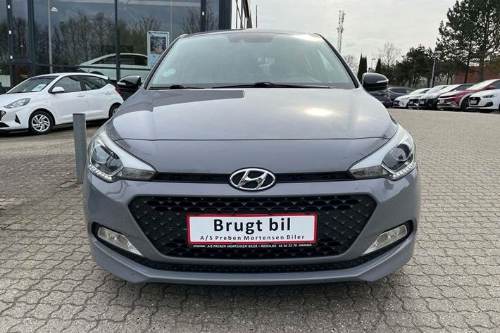 Grå Hyundai i20 fra 2016