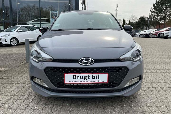 Grå Hyundai i20 fra 2016