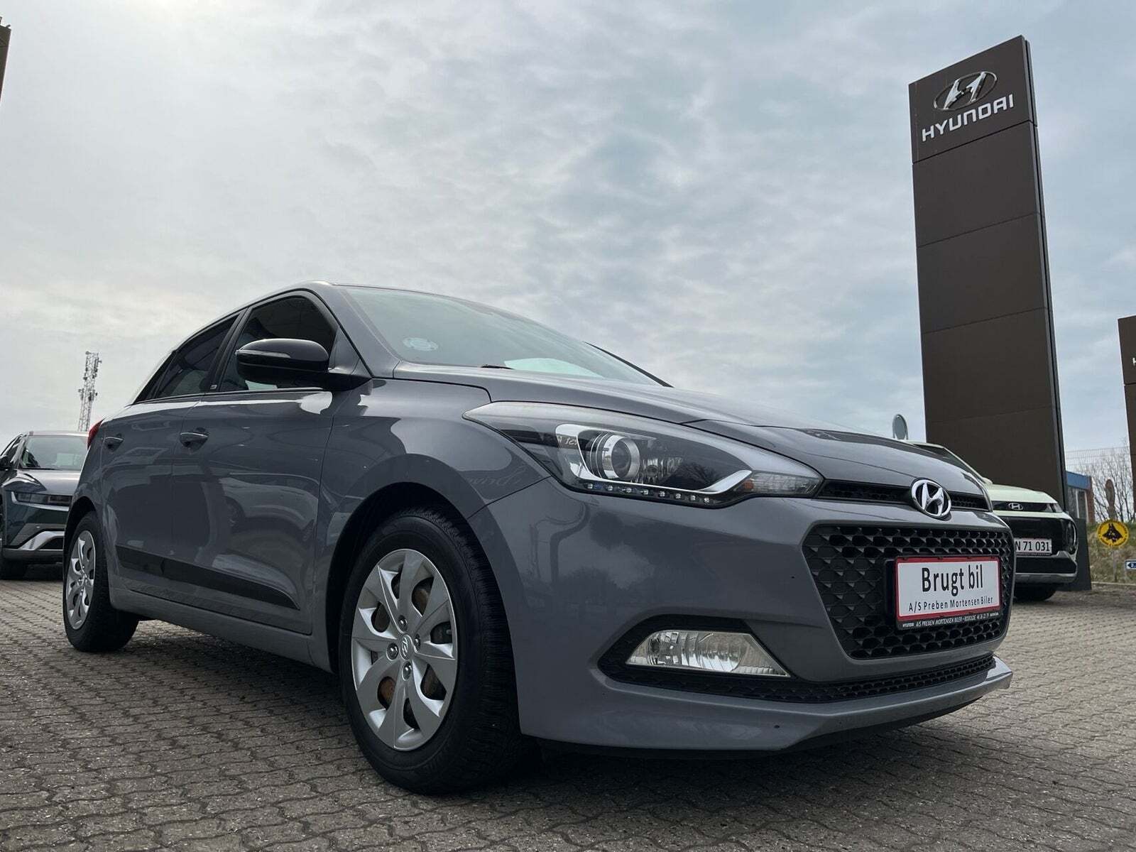 Grå Hyundai i20 fra 2016