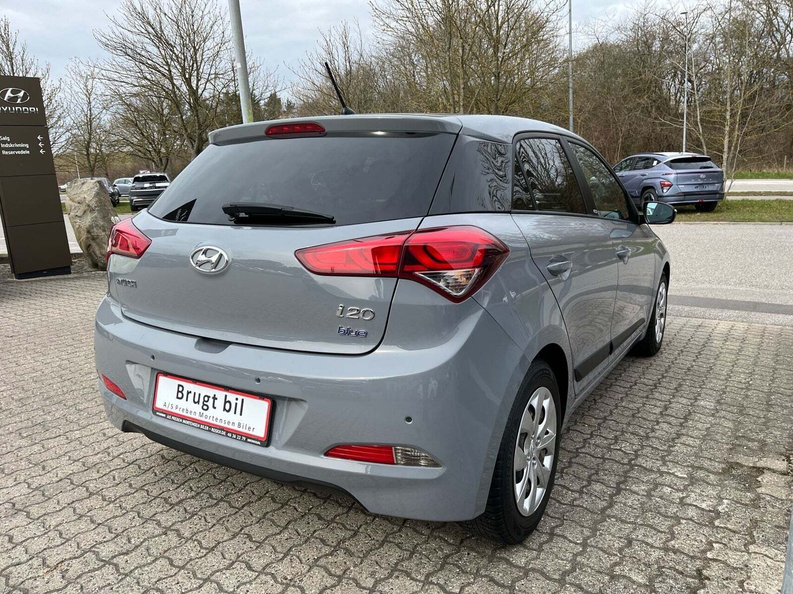 Grå Hyundai i20 fra 2016