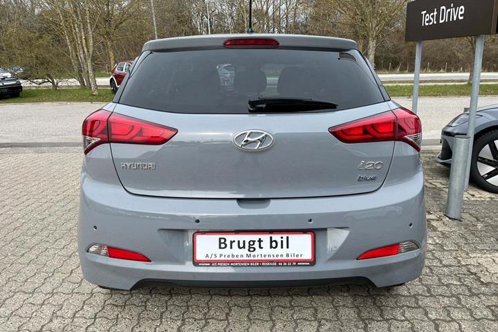 Grå Hyundai i20 fra 2016