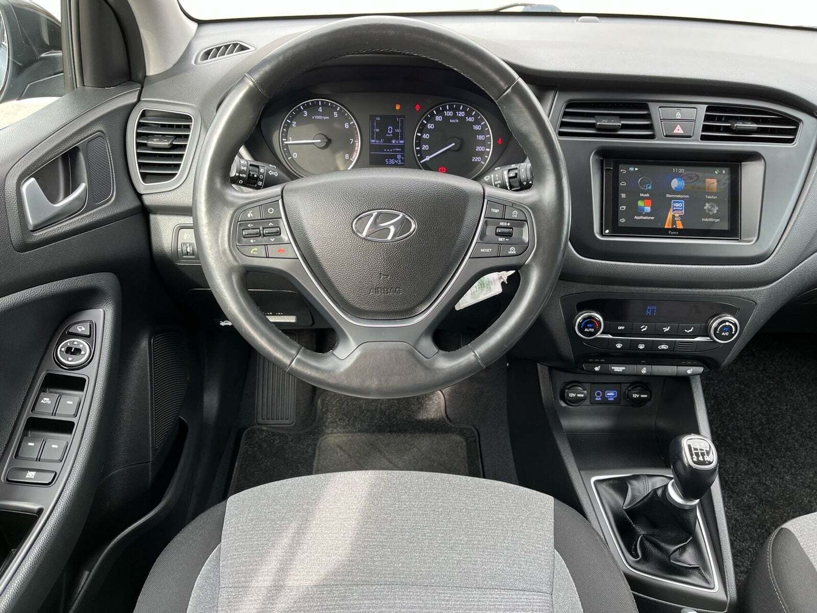Grå Hyundai i20 fra 2016