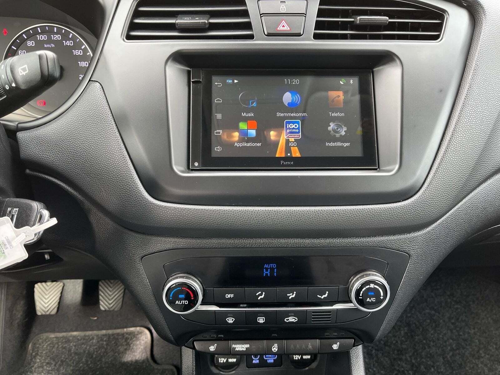 Grå Hyundai i20 fra 2016