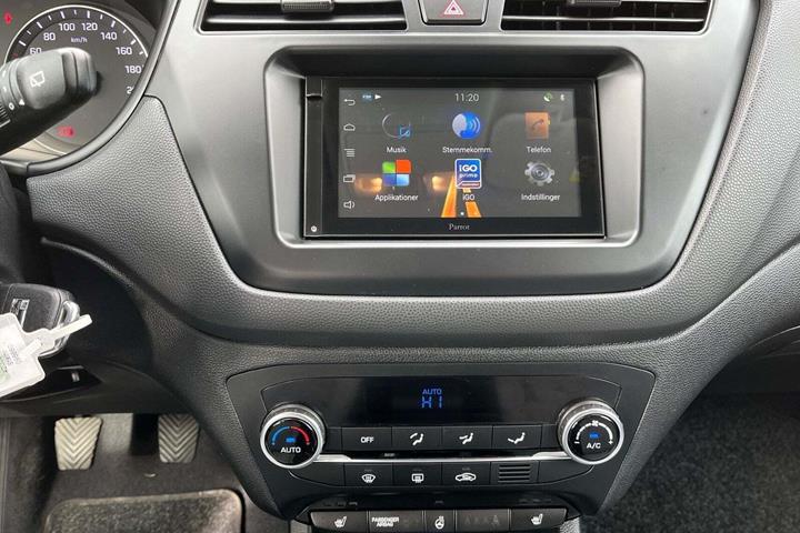 Grå Hyundai i20 fra 2016
