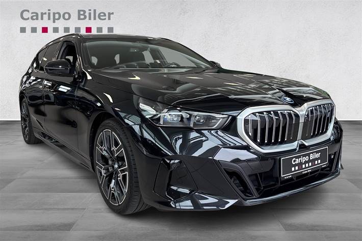 Sort BMW i5 fra 2025 set udefra