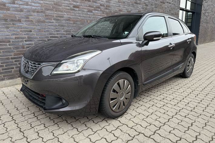 Grå Suzuki Baleno fra 2018