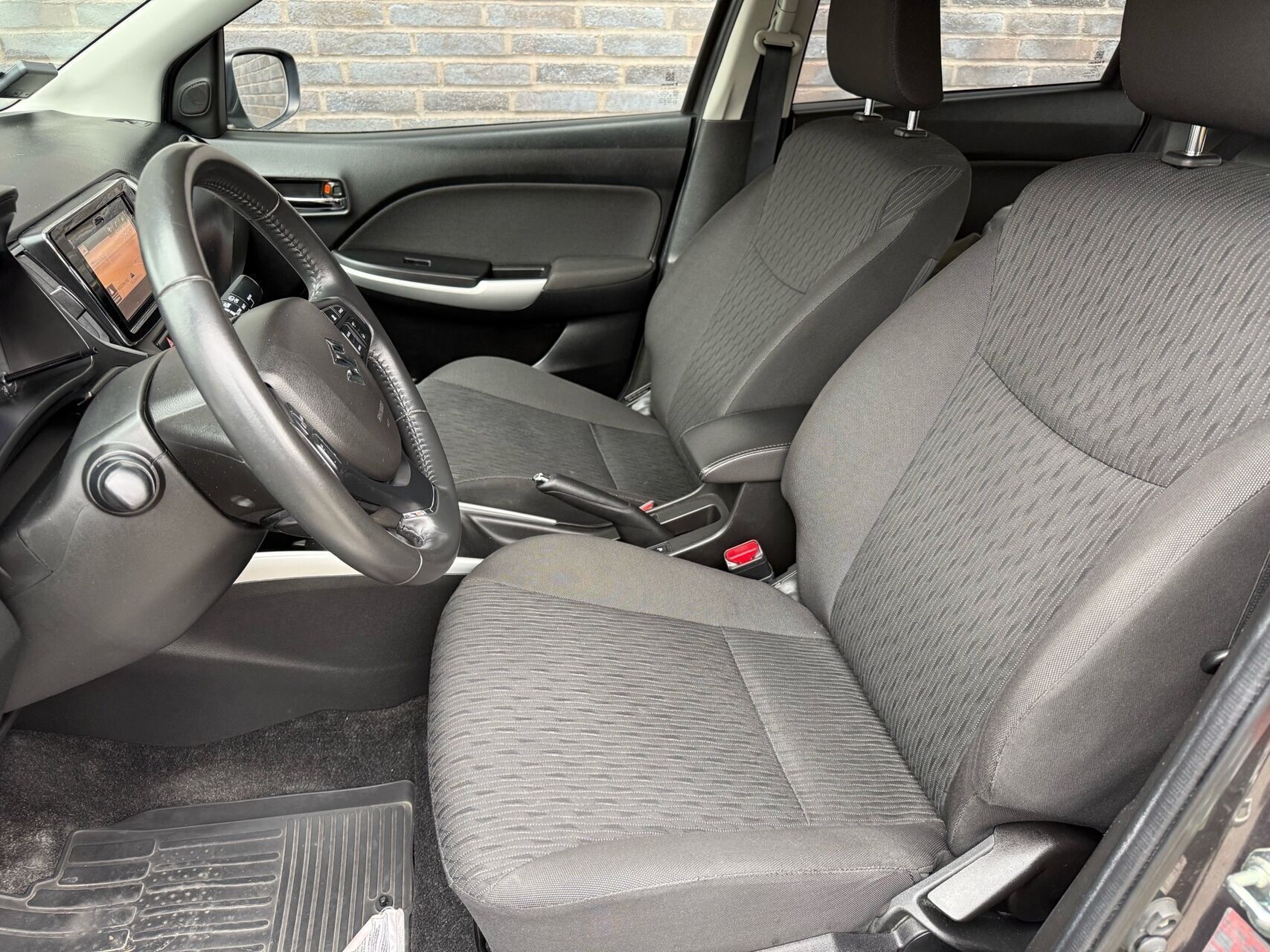 Grå Suzuki Baleno fra 2018