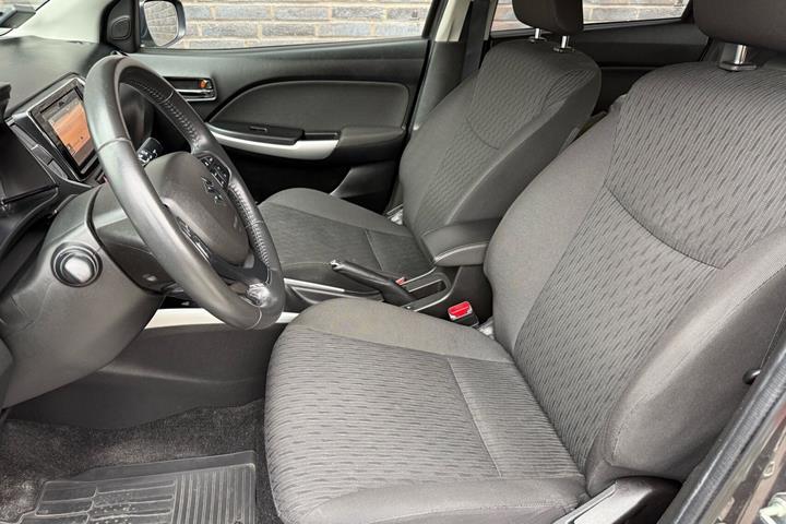 Grå Suzuki Baleno fra 2018