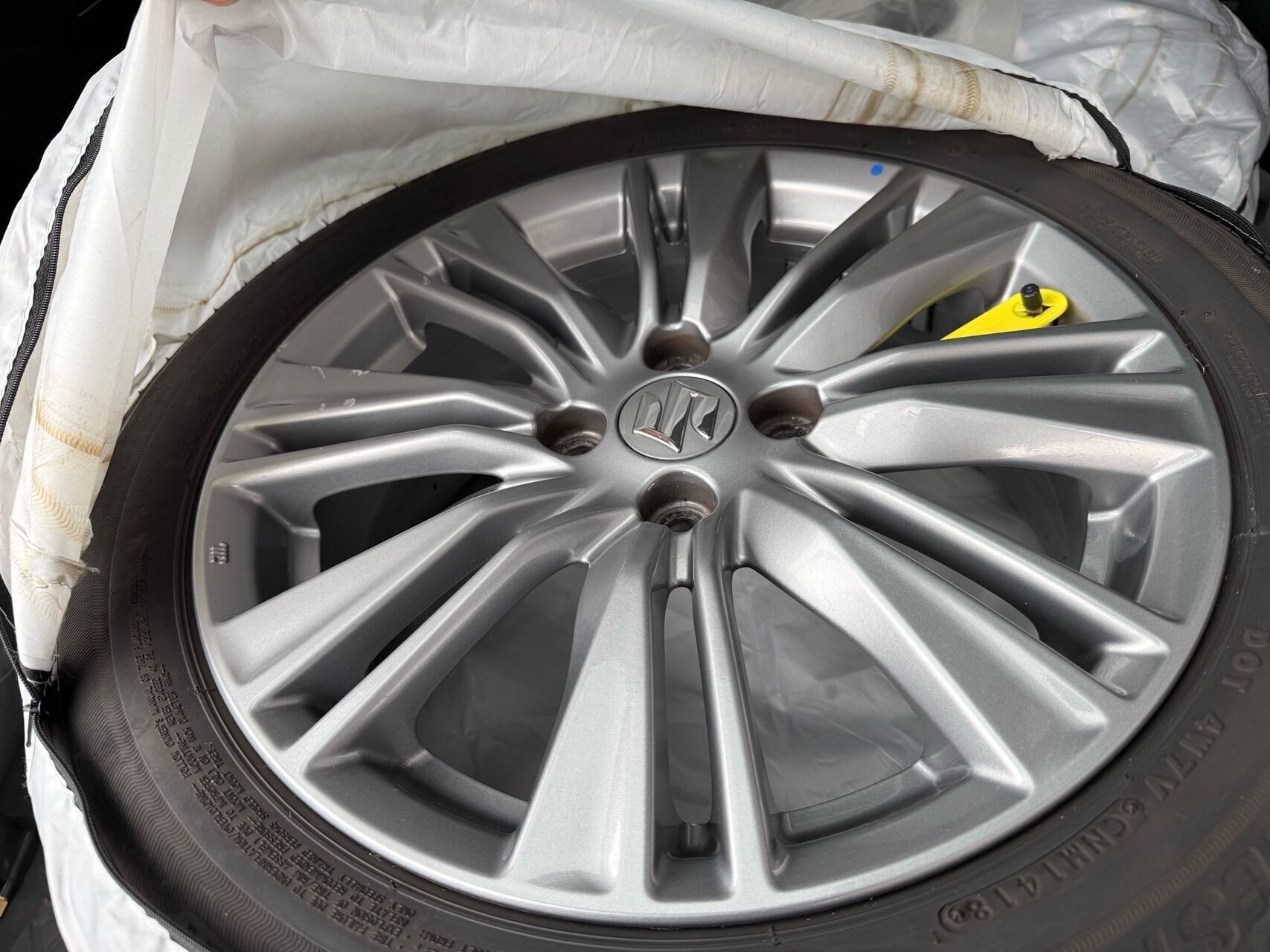 Grå Suzuki Baleno fra 2018