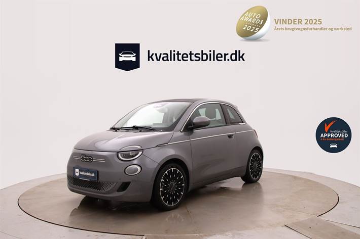 Grå Fiat 500e fra 2023 set udefra