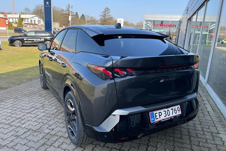 Grå Peugeot e-3008 fra 2025