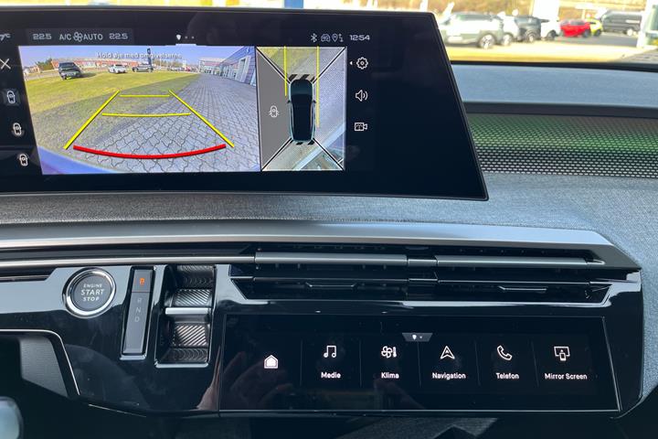 Grå Peugeot e-3008 fra 2025