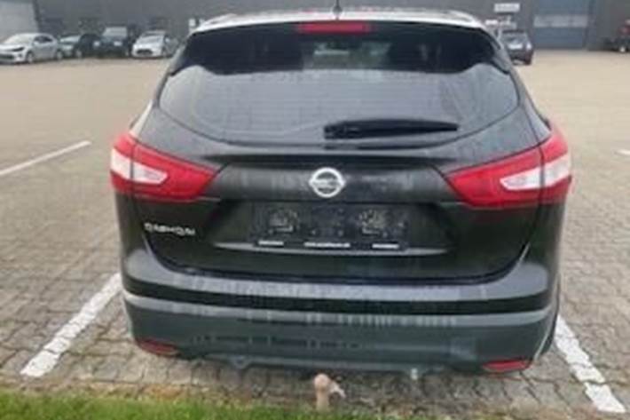 Sort Nissan Qashqai fra 2015