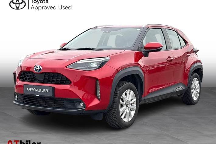 Rød Toyota Yaris Cross fra 2022 set udefra