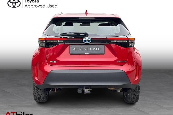 Rød Toyota Yaris Cross fra 2022 set udefra