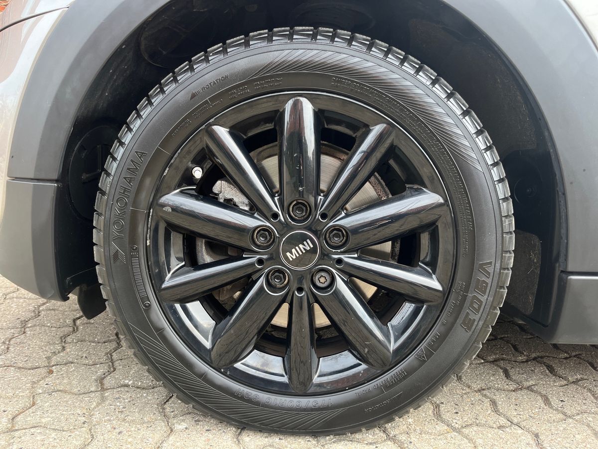 Grå Mini Cooper fra 2018