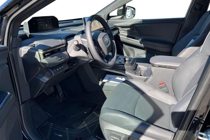 Sort Toyota BZ4X fra 2026