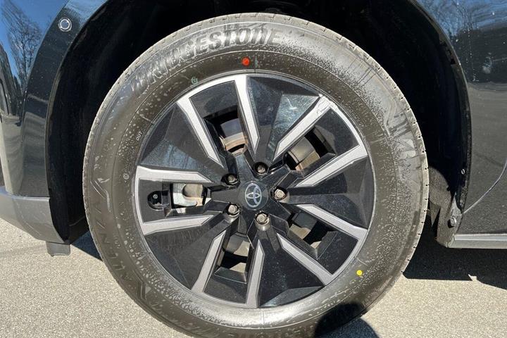 Sort Toyota BZ4X fra 2026