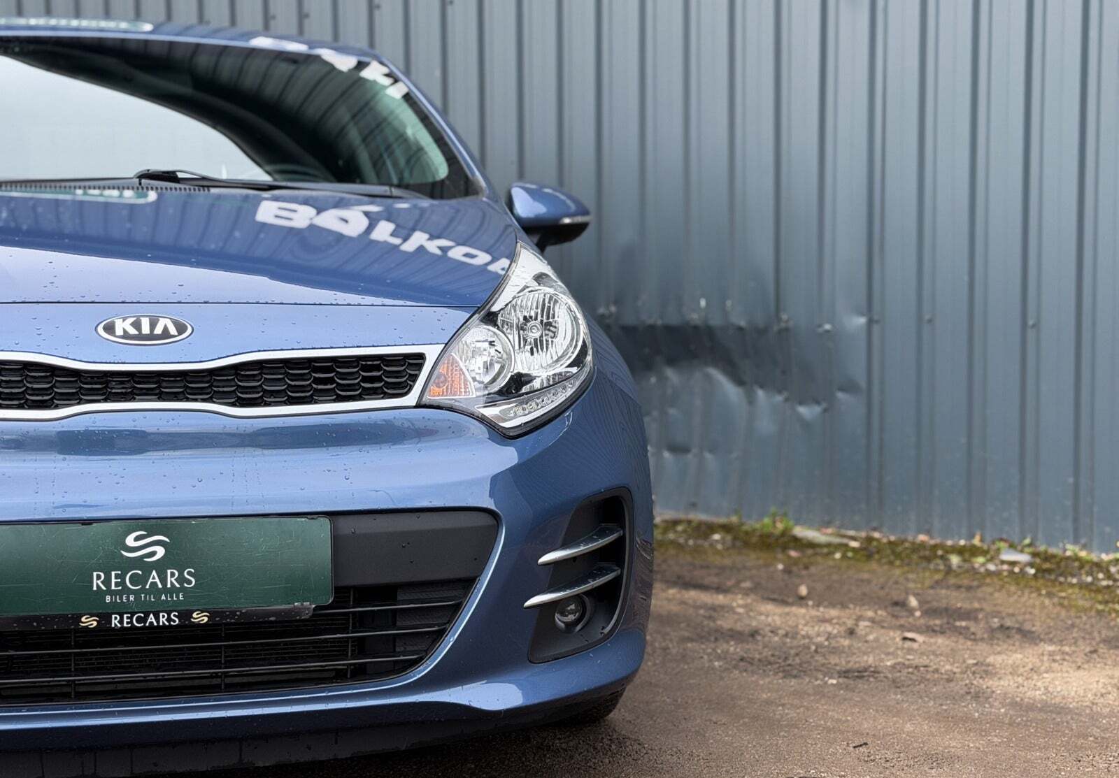 Blå Kia Rio fra 2016