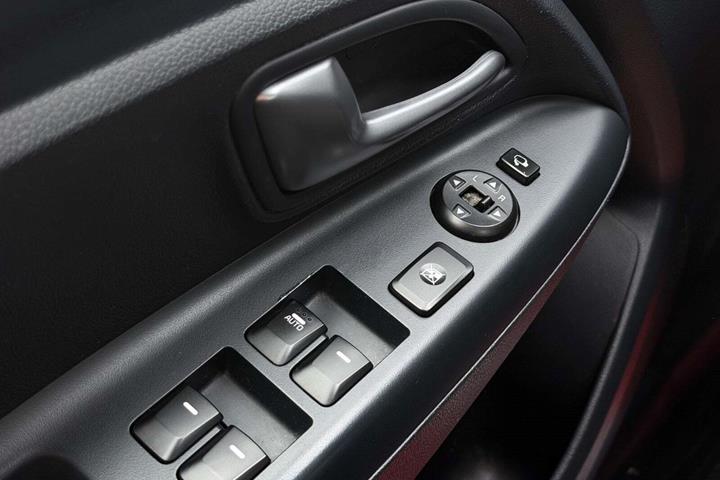 Blå Kia Rio fra 2016