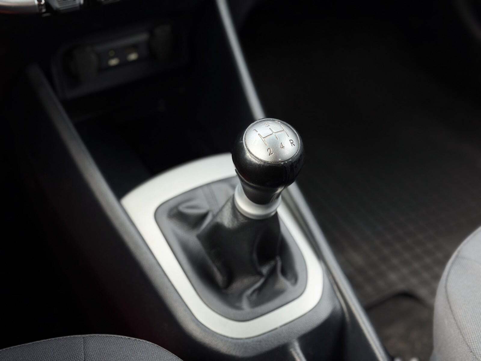 Blå Kia Rio fra 2016