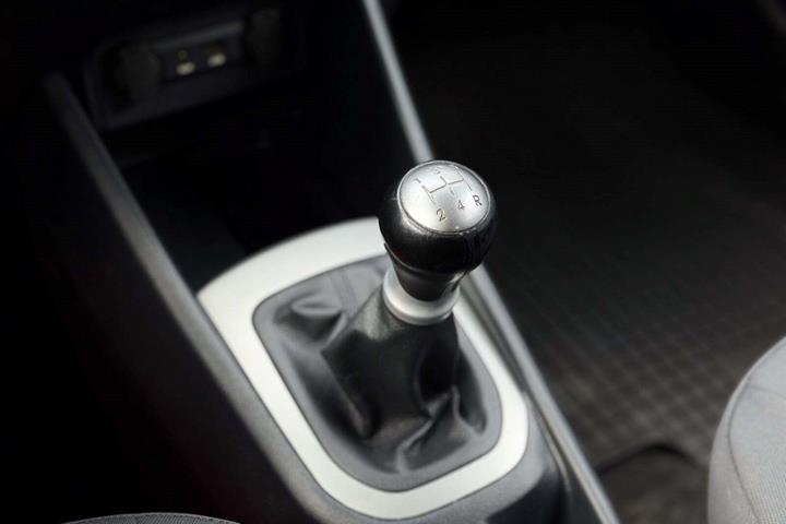 Blå Kia Rio fra 2016