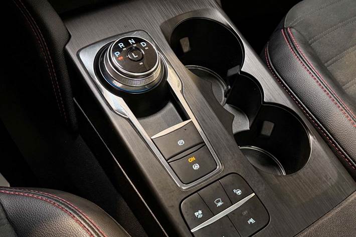 Grå Ford Kuga fra 2021