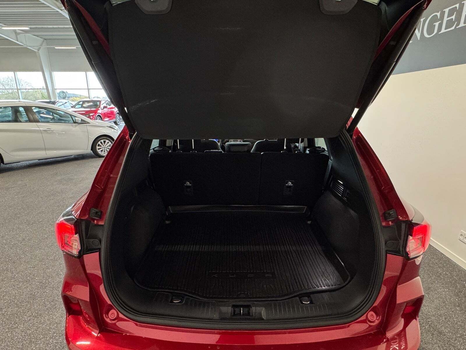 Ford Kuga 2,5 PHEV Vignale CVT