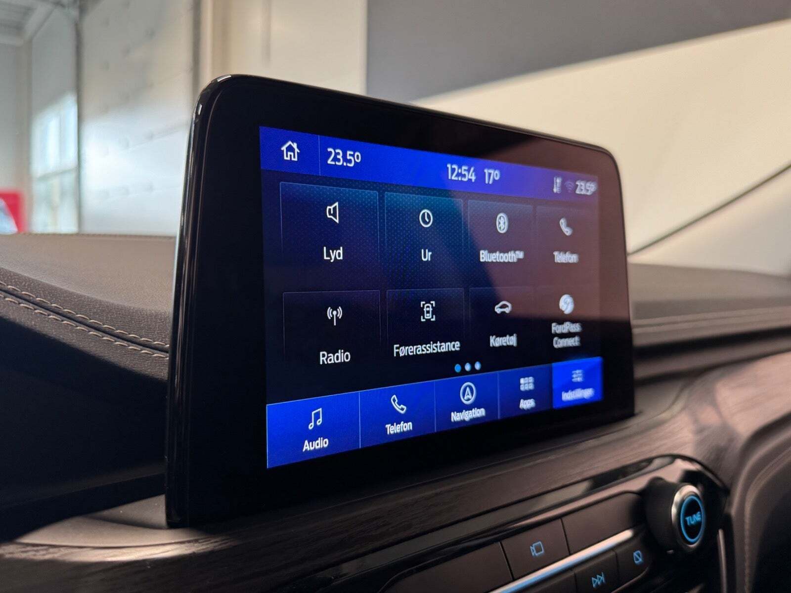 Rød Ford Kuga fra 2020