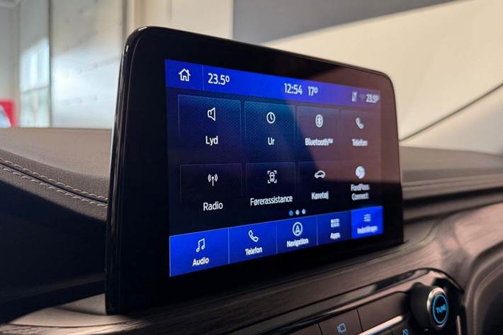 Rød Ford Kuga fra 2020