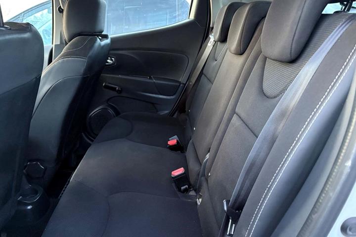 Grøn Renault Clio IV fra 2013