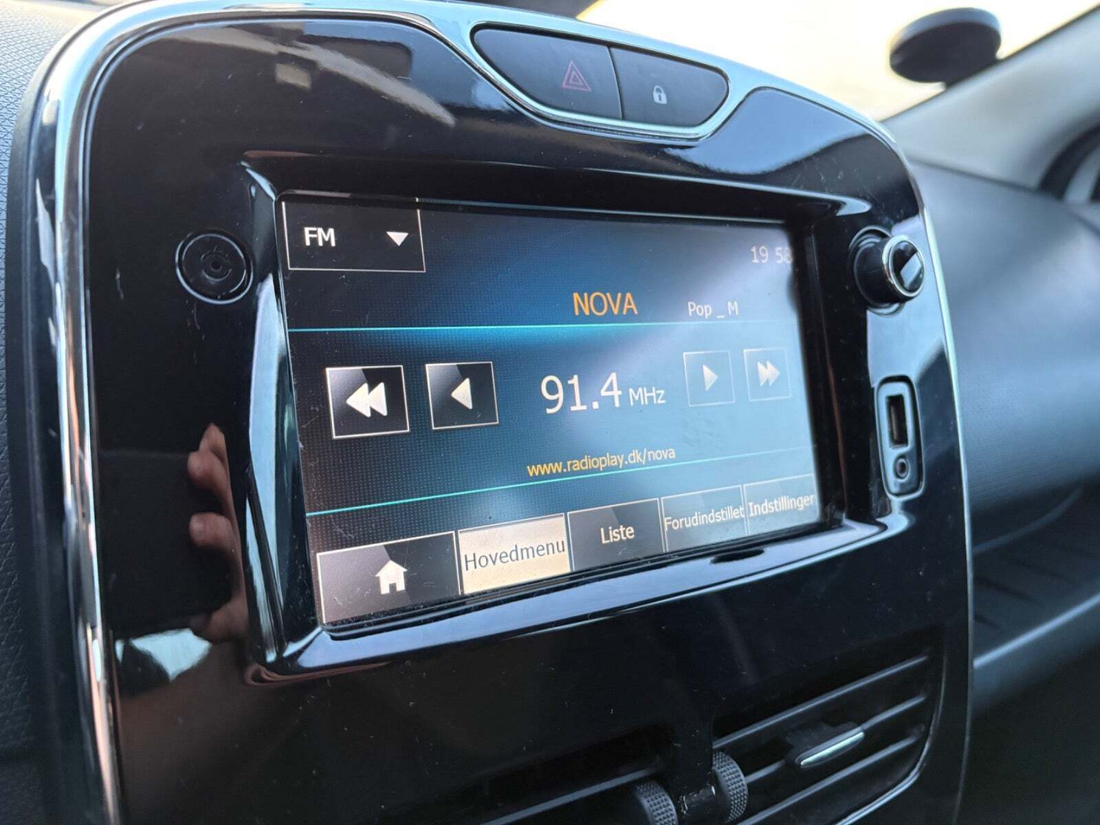 Grøn Renault Clio IV fra 2013
