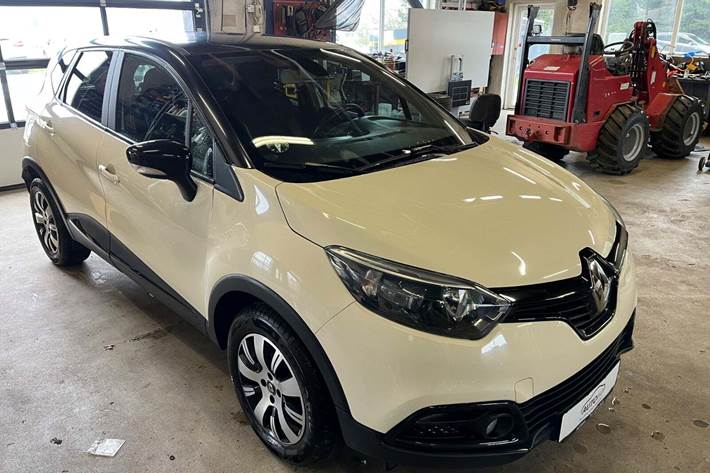 Beige Renault Captur fra 2017