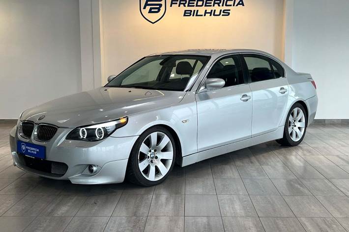 Grå BMW 520i fra 2004