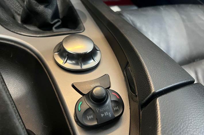 Grå BMW 520i fra 2004