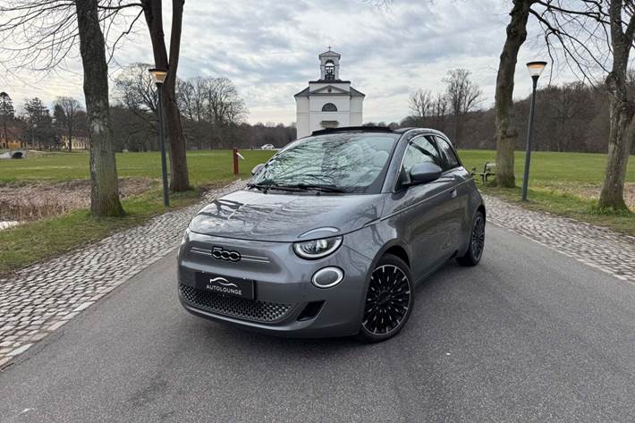 Grå Fiat 500e fra 2021