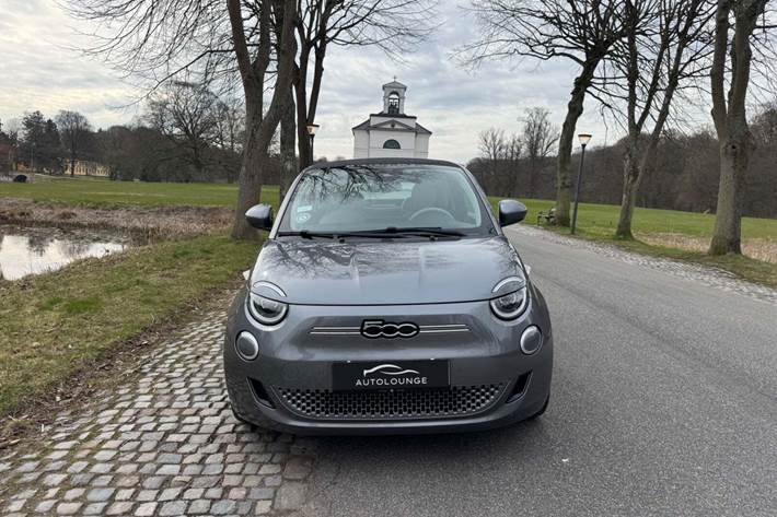 Grå Fiat 500e fra 2021