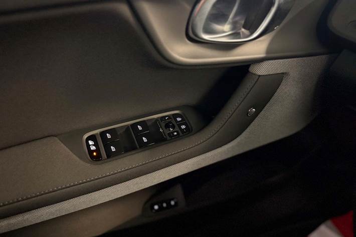 Grå Polestar 2 fra 2021