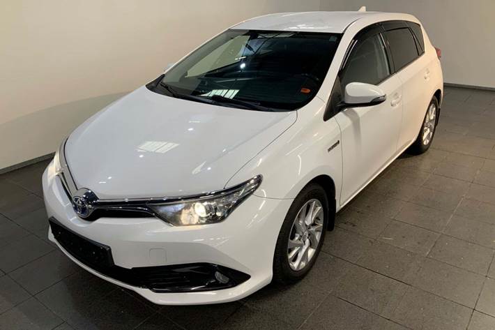 Hvid Toyota Auris fra 2015