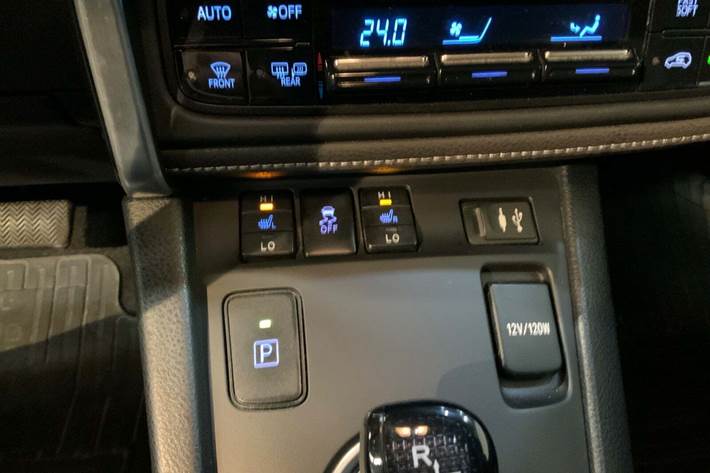 Hvid Toyota Auris fra 2015