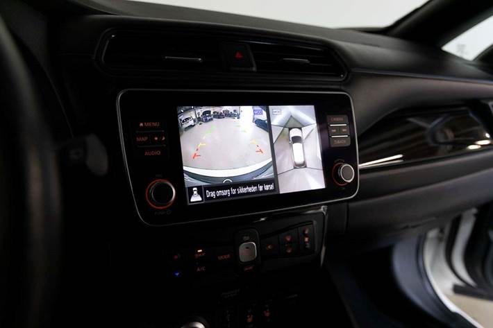 Hvid Nissan Leaf fra 2021