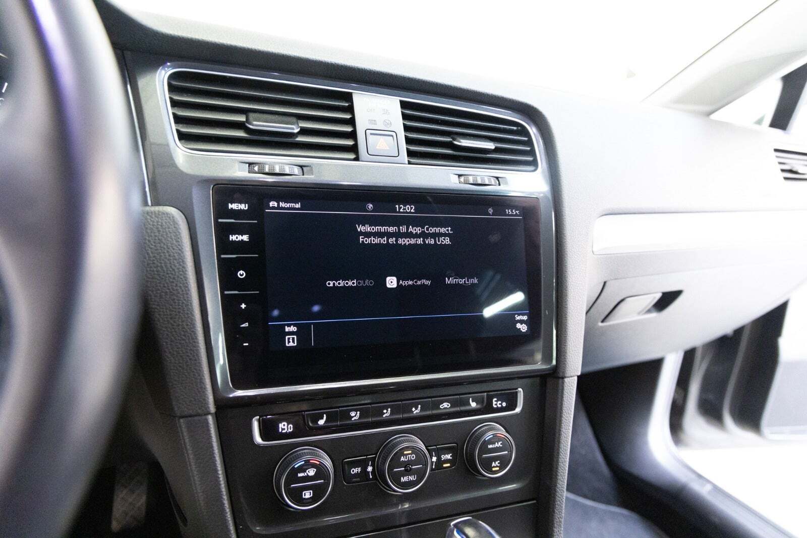 Grå VW e-Golf VII fra 2018