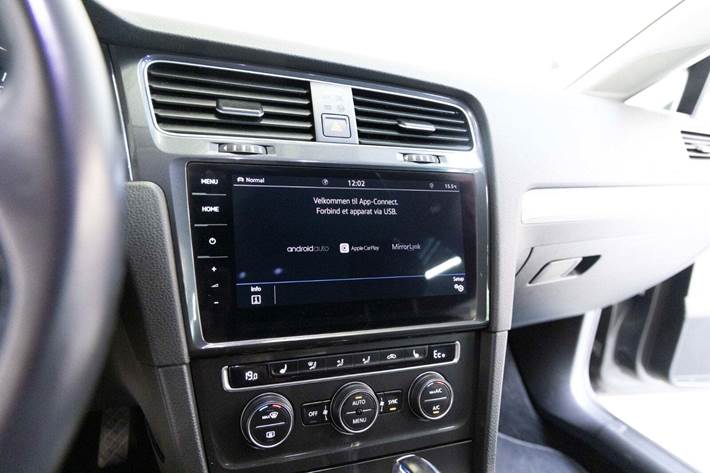 Grå VW e-Golf VII fra 2018