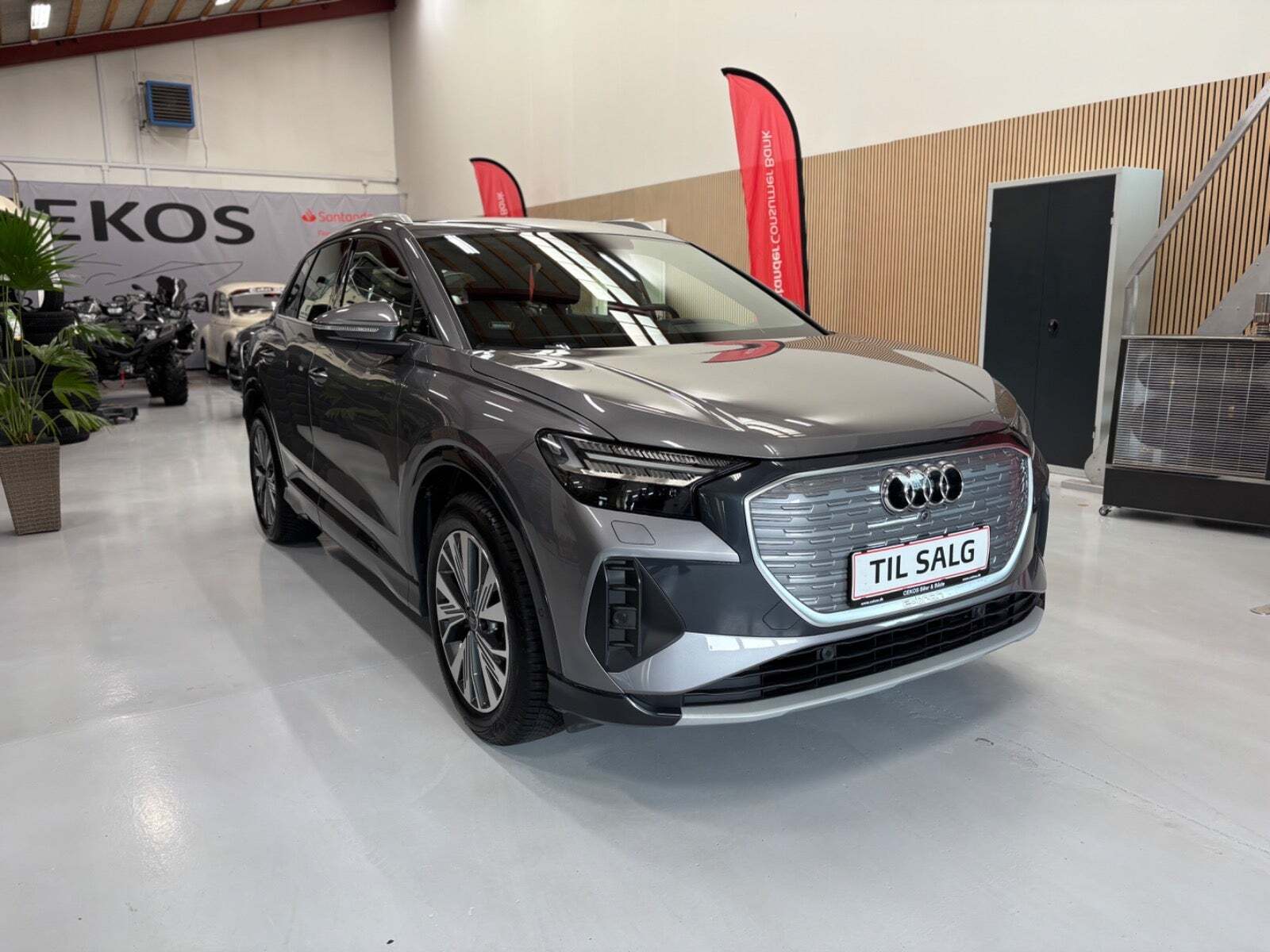 Sølv Audi Q4 e-tron fra 2025