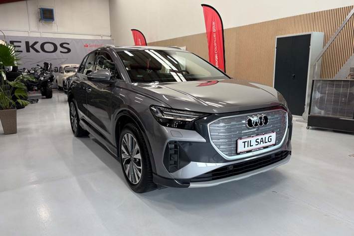 Sølv Audi Q4 e-tron fra 2025