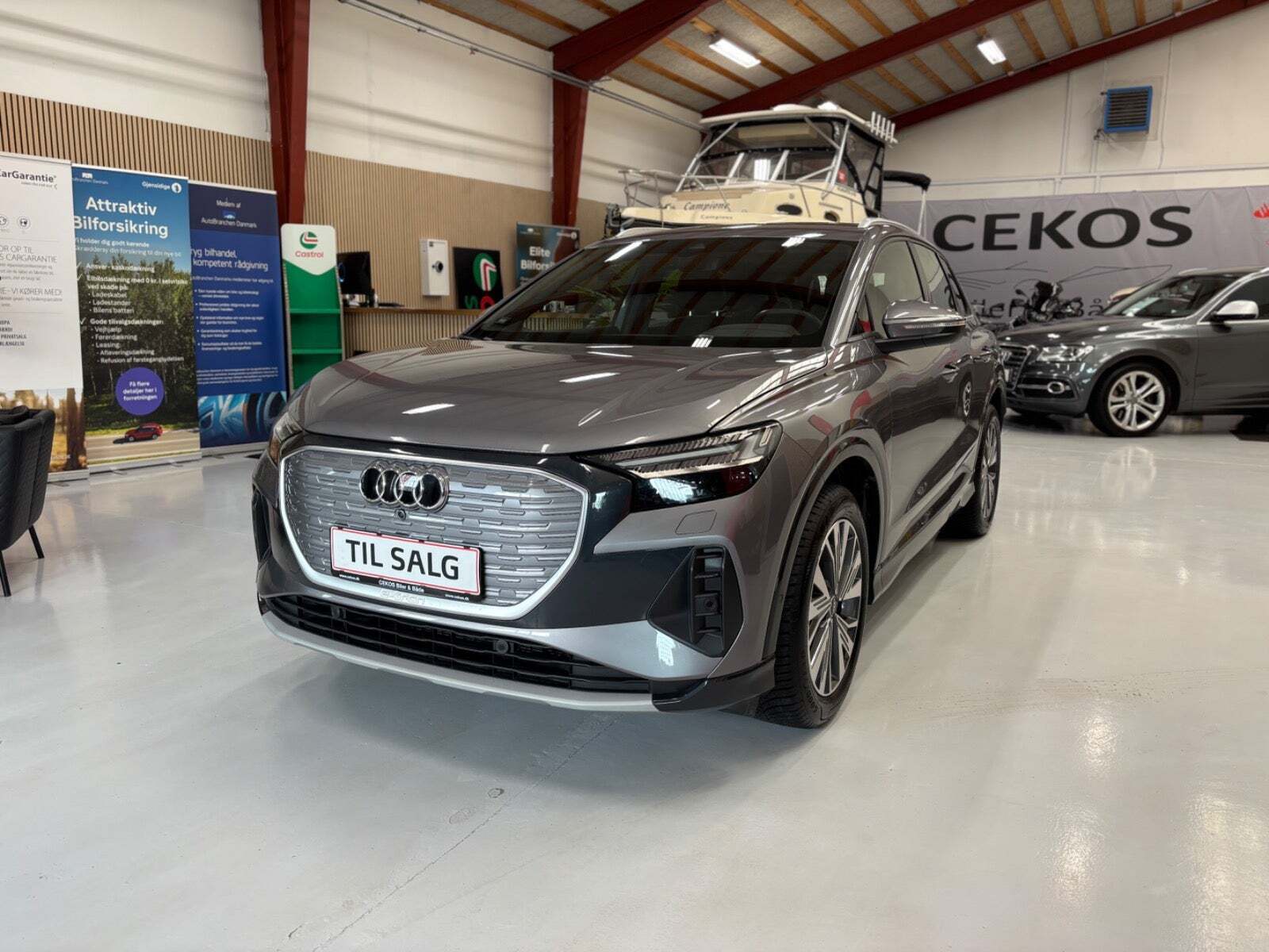 Sølv Audi Q4 e-tron fra 2025